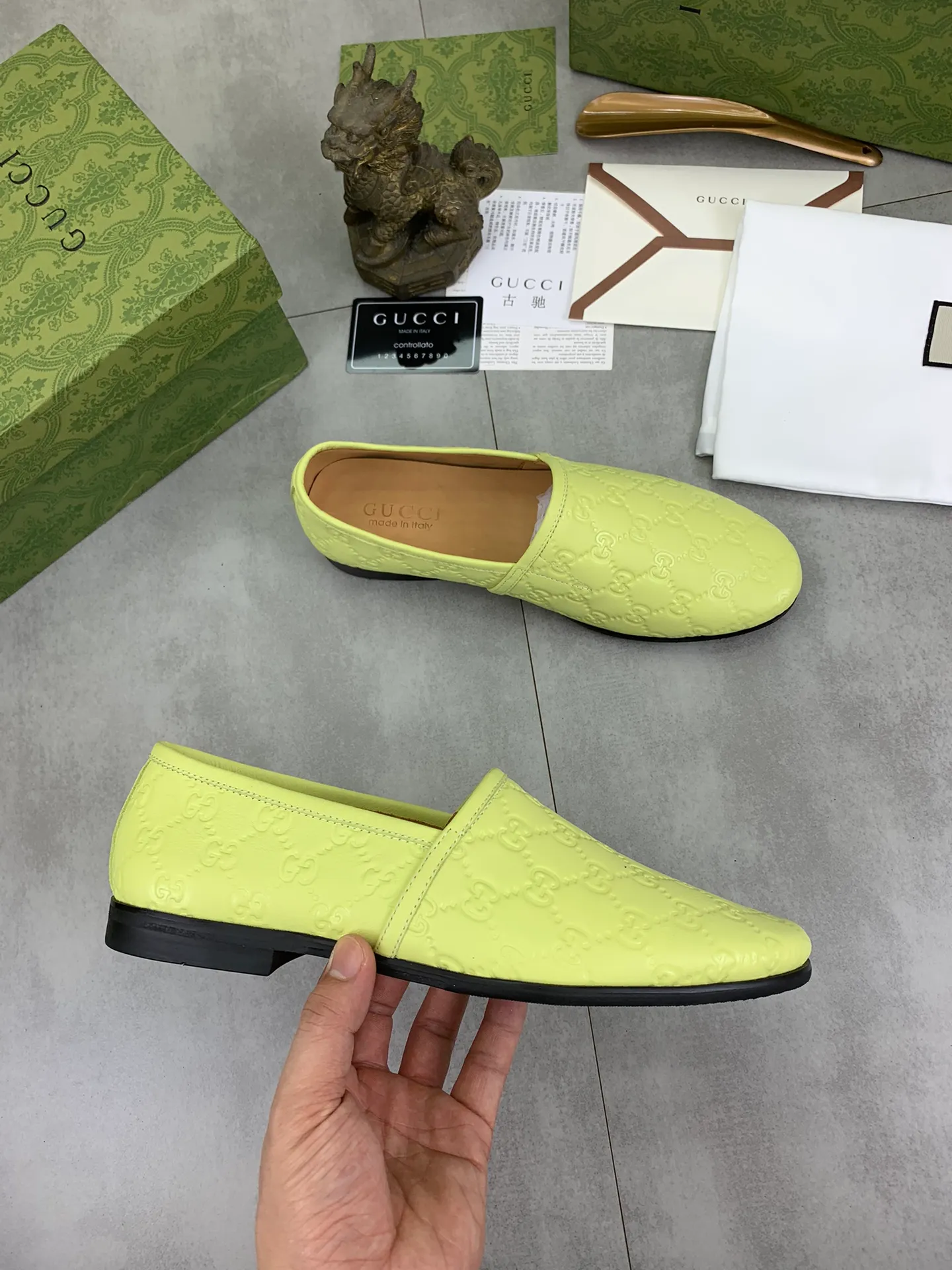 Men's Men's Shoes 💰P500💰【New Style】Water-dyed Niuli Gucci's most popular selection of lazy slip-on leather shoes (Gucci) official website latest Gucci lazy leather shoes, hot style 💥 simple and elegant style, exclusive for trendy men. Unique official website latest brand original double G embossing Elements 👑 Original Gucci decoration, fashionable and elegant, fabric original calfskin ✅ fully imported first-layer cowhide lining, official website designated wear-resistant, rubber business outsole, classic model taken at the counter in real life 🎬38-44 Various colors available